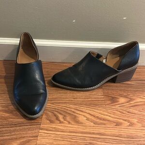 Universal Thread Shoes